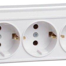 Розетка 3-м ОП Октава РС23-3-ОБ 16А IP20 с/з бел. IEK ERO31-K01-16-DC
