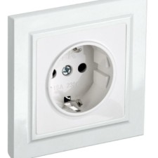 Розетка BRITE РСР14-1-0-БрБ 16А с/з защ. шторки бел. IEK BR-R14-16-K01-F