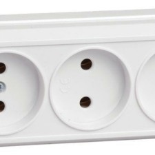 Розетка 3-м ОП Октава 10А IP20 бел. IEK ERO30-K01-10-DC