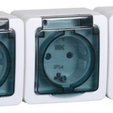 Розетка 3-м ОП Гермес Plus РСб23-3-ГПБд 16А IP54 с/з с дым. крышкой бел. IEK ERMP32-K03-16-54-EC