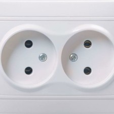 Розетка 2-м СП Кварта 10А IP20 бел. IEK ERK23-K01-10-DM