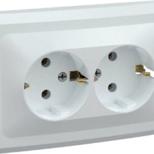 Розетка 2-м СП Вега РС-3-ВБ с/з контактом 16А бел. IEK ERV21-K01-16-DM