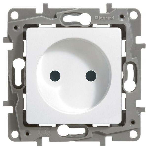 Розетка 1-м СП Etika 16А IP20 250В 2P немецк. стандарт винт. клеммы механизм бел. Leg 672220