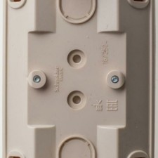 Розетка угловая 2-м ОП Этюд 16А IP20 250В с заземл. защ. шторки крем. SE PA16-108K