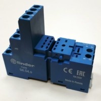 Розетка с винт. клеммами с зажимной клетью для реле 55.32 55.34 таймера 85.02 85.04 модули 86.00 99.02 в комплекте металлич. клипса 094.71 син. FINDER 94049SMA