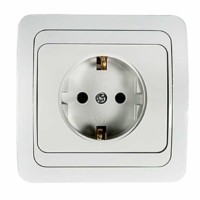 Розетка 1-м CLASSICO с/з 2028 бел. In Home 4680005959907