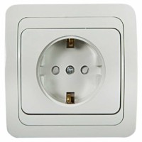 Розетка 1-м CLASSICO защ. шторки с/з 2028x бел. In Home 4690612000978