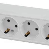 Розетка Intro Quadro 2-208-01 четырехместная с/з 4х2P+E 16А-250В IP20 ОП белый