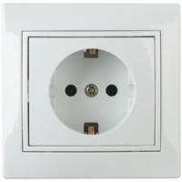 Розетка Intro Plano 1Э-206-01 с/з 2P+E Schuko со шторками 16А-250В СП без лапок белый