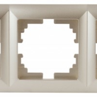 Рамка для розеток и выключателей Intro Solo 4-503-04 на 3 поста, СУ, шампань