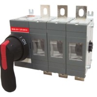 Рубильник ВНК-39-1 3П 630А с установленной фронтальной ручкой управления TDM