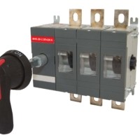 Рубильник ВНК-39-2 3П 630А с выносной фронтальной ручкой управления и переходником 185 мм TDM