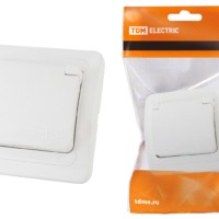 Розетка с крышкой 2П+З 16А IP44 белая “Валдай” TDM