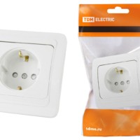 Розетка 2П+З 16А  c защитными шторками белая “Валдай” TDM