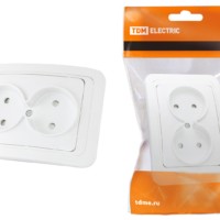 Розетка двойная 2П 10А c защитными шторками белая “Валдай” TDM