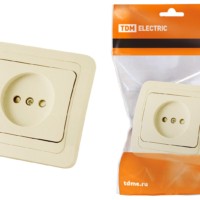 Розетка 2П 10А c защитными шторками сл. кость “Валдай” TDM