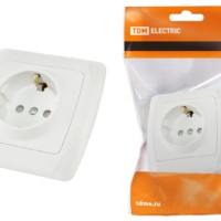 Розетка 2П+З 16А 250В с защ. шт. белая “Онега” TDM