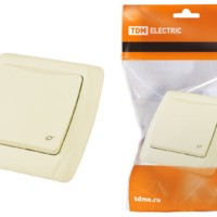 Розетка с крышкой 2П+З 16А 250В IP44 сл. кость “Онега” TDM