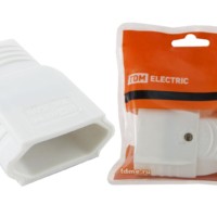 Кабельная розетка 2П 10А 250B (под евровилку CEE 7/16) с з/ш угловой вывод кабеля белая TDM