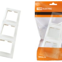 Рамка 3-х постовая вертикальная белая “Таймыр” TDM