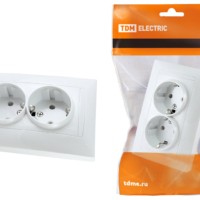 Розетка двойная 2П+З 16А 250В с защ. шт. белая “Лама” TDM