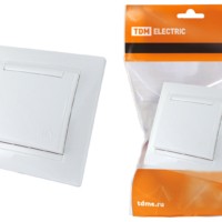 Розетка 2П+З 16А 250В IP44 с защ. шт. с крышкой белая “Лама” TDM