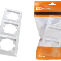 Рамка 3-х постовая горизонтальная белая “Лама” TDM