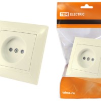 Розетка 2П 10А 250В с защ. шт. сл. кость “Лама” TDM
