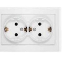 Розетка 2-м СП Бриллиант 16А IP20 с заземл. защ. шторки бел. UNIVersal 7947540