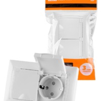 Розетка двойная 2П+З 16А 250В IP44 с защ. шт. с крышкой белая “Лама” TDM