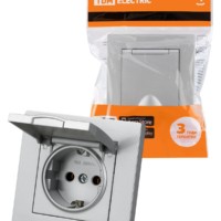 Розетка 2П+З 16А 250В IP44 с крышкой серебр. металлик “Сенеж” TDM